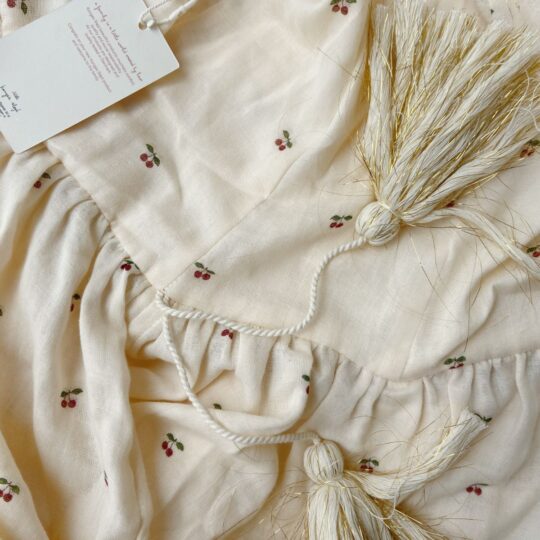 Konges Slojd Betthimmel Kirsche details