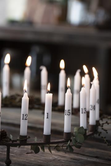 Ib Laursen Dünne Kerzen 1-24 weiss mit schwarzen Zahlen details
