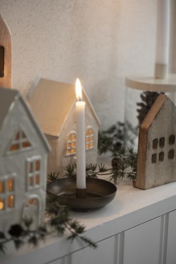 Ib Laursen Kerzenhalter für dünne Kerze mit Henkel Bambusgeflecht Haus