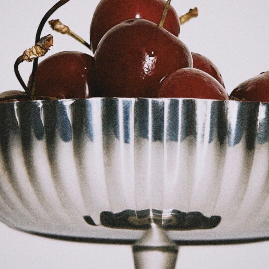 Edelstahl Dessert-/Eisschale mit Muschel-Löffel Kirschen