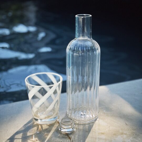 Trinkbecher Outdoor Methacrylat - Spiralglas und Flasche pool